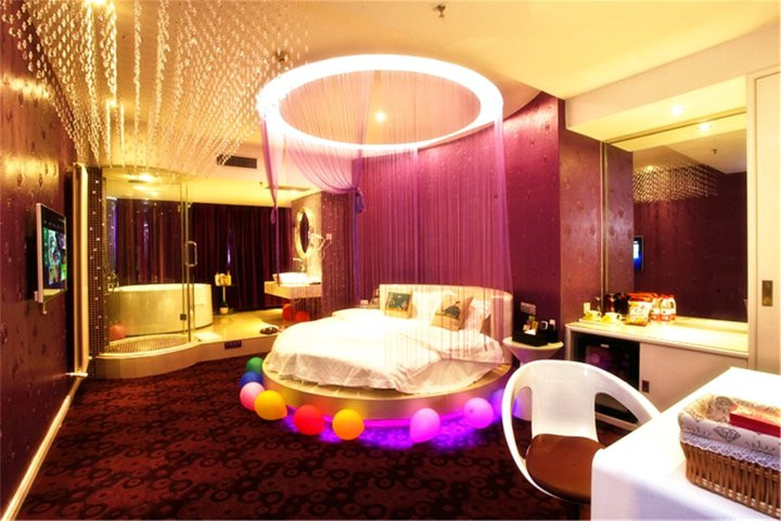鄭州山楂樹連鎖情侶主題酒店客房裝修設(shè)計照片