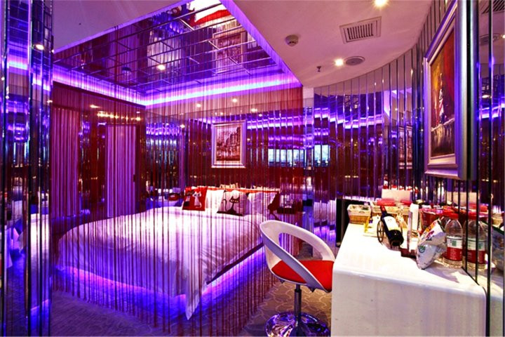 鄭州山楂樹連鎖情侶主題酒店客房裝修設(shè)計案例