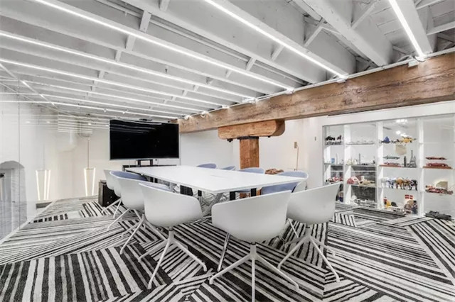 時尚設(shè)計(jì)工作室會議室裝修實(shí)景圖 時尚設(shè)計(jì)工作室會議室裝修實(shí)景圖