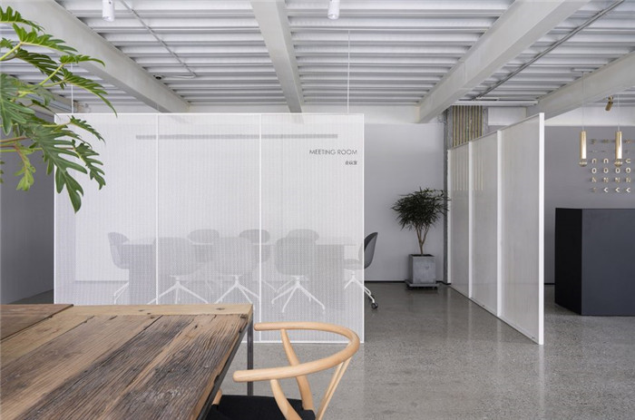 網(wǎng)紅工業(yè)風(fēng)辦公設(shè)計  美綿家居公司辦公室裝修實景圖