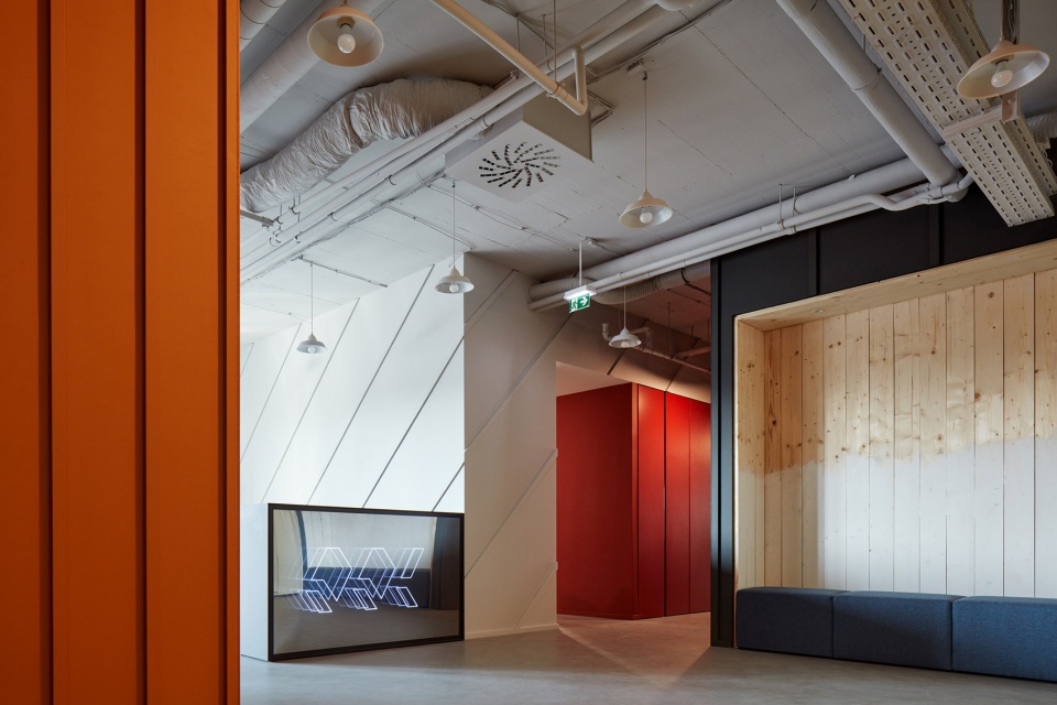 與眾不同的國外IT公司開放式辦公室裝修設(shè)計(jì)方案