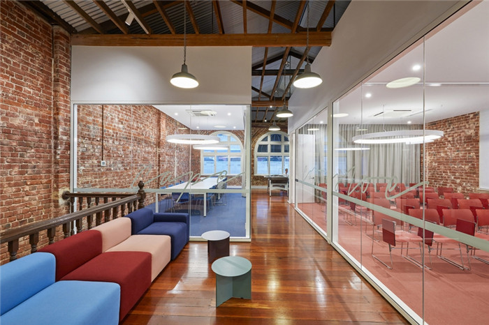 國外創(chuàng)意語言培訓(xùn)中心設(shè)計  EF新國際語言中心裝修設(shè)計方案