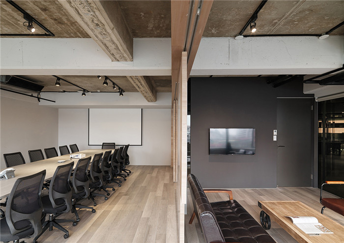 300平網(wǎng)絡營銷公司辦公室裝修設計圖