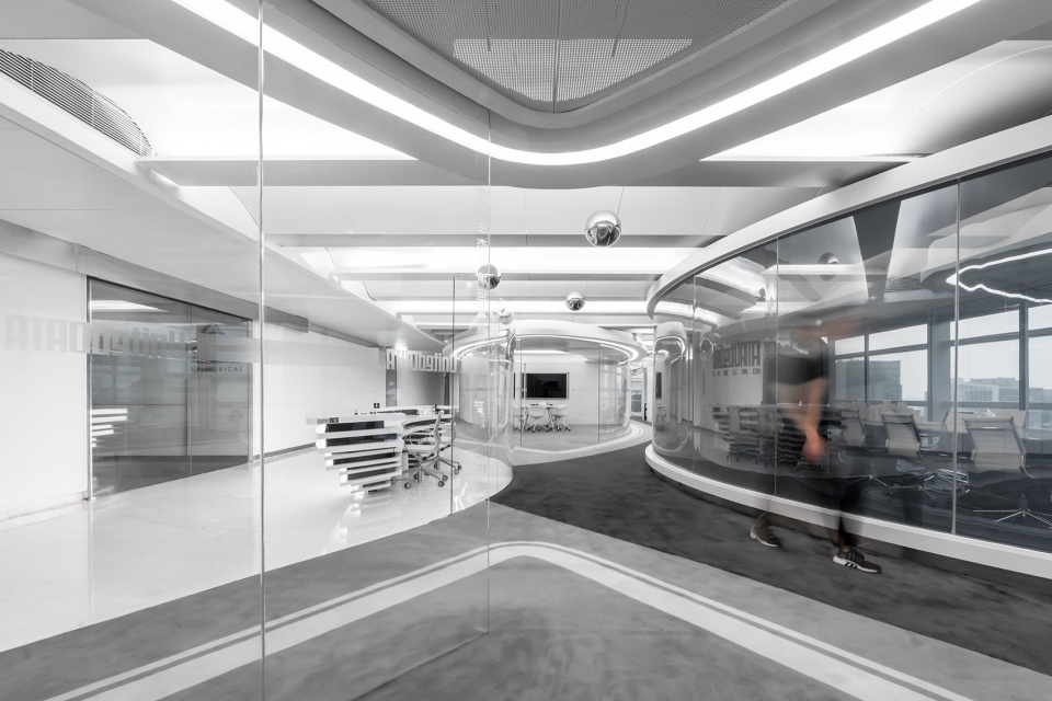 滿滿科技感的未來時空主題UnitedDATA總部辦公室裝修設(shè)計