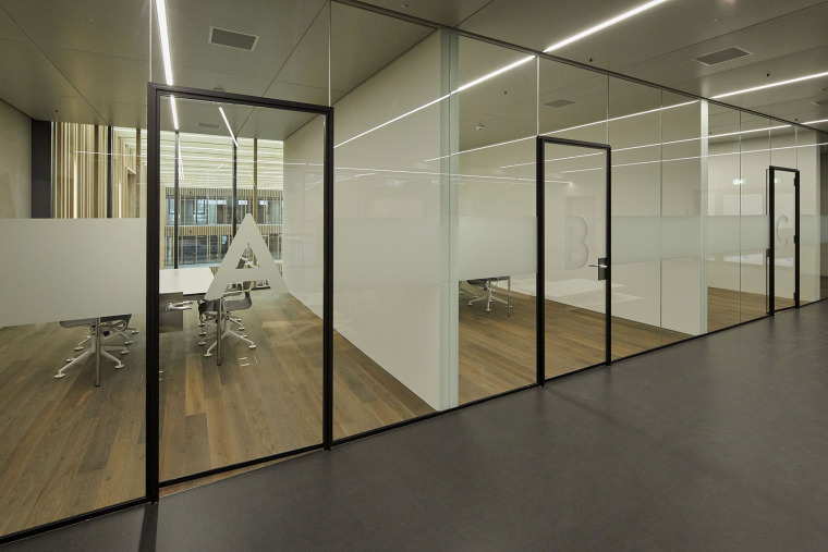 通透的辦公室隔斷裝修設(shè)計(jì)方案 通透的辦公室隔斷裝修設(shè)計(jì)方案