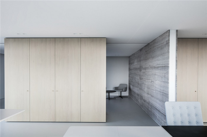 公寓改辦公  干凈明亮的公寓開發(fā)商辦公室裝修設計方案賞析