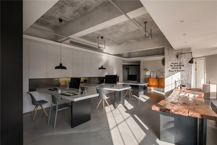 溫暖的工業(yè)風(fēng)個(gè)性辦公室裝修設(shè)計(jì)圖