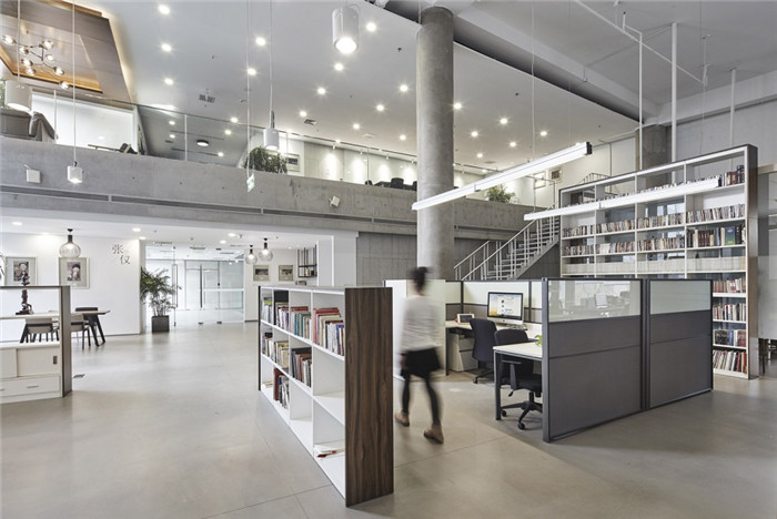 開放式多元化實(shí)力文化傳媒集團(tuán)辦公樓設(shè)計(jì)裝修實(shí)景圖