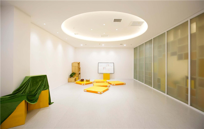 充滿樂趣和想象力的專業(yè)兒童藝術(shù)戲劇表演學(xué)校裝修設(shè)計案例 充滿樂趣和想象力的專業(yè)兒童藝術(shù)戲劇表演學(xué)校裝修設(shè)計案例