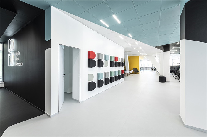 全球創(chuàng)意廣告公司DDB時尚辦公室裝修設計方案