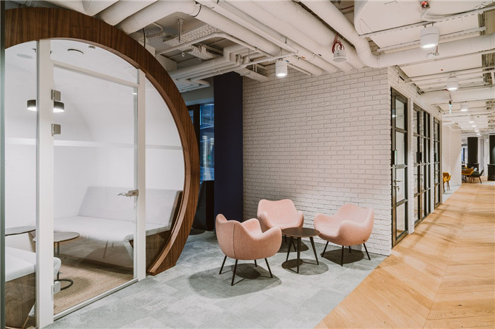 超大公共空間  時尚優(yōu)雅的現(xiàn)代風(fēng)IT公司辦公室裝修實景圖