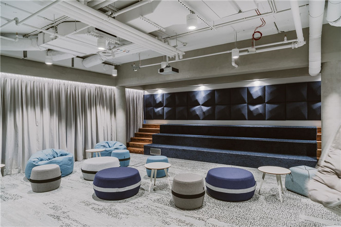 時尚優(yōu)雅的國外IT公司活動區(qū)裝修設(shè)計圖