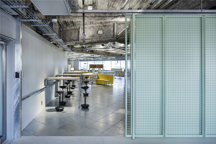 時尚人文辦公區(qū)裝修設(shè)計實景圖