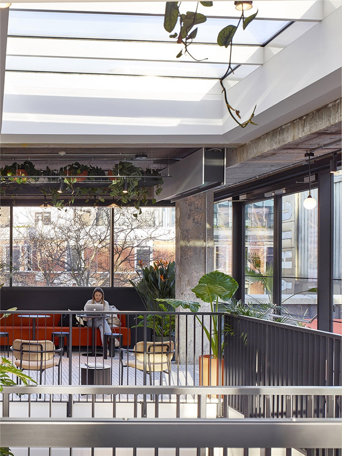 簡約工業(yè)風辦公區(qū)設計實景圖