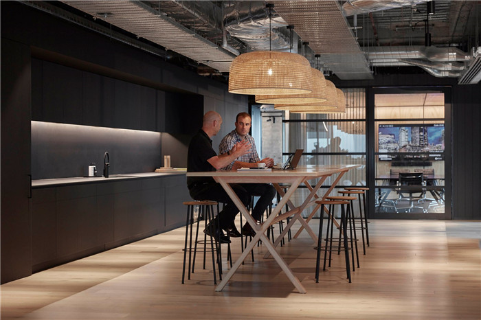 簡約時尚風(fēng)辦公室裝修休息區(qū)實景圖