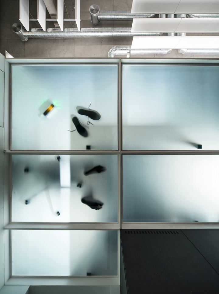 烏克蘭極簡黑白灰辦公室裝修設(shè)計案例賞析