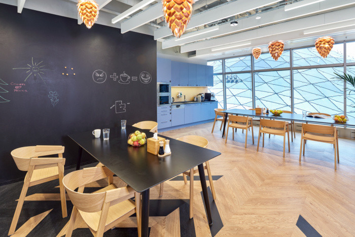 簡(jiǎn)約風(fēng)辦公室裝修設(shè)計(jì)實(shí)景圖 簡(jiǎn)約風(fēng)辦公室裝修設(shè)計(jì)實(shí)景圖