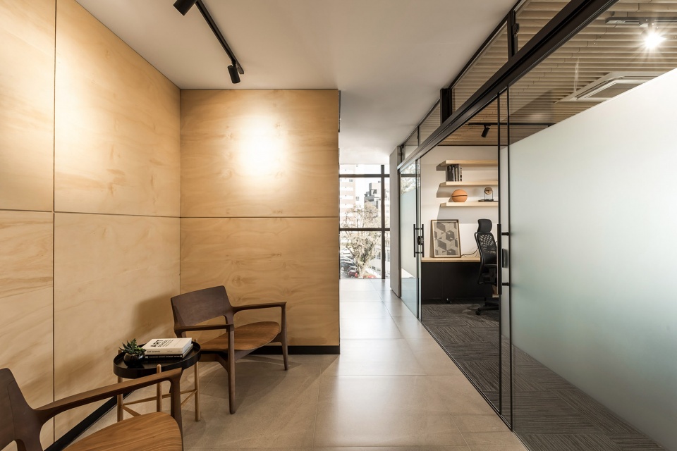 企業(yè)總部辦公室洽談區(qū)裝修 企業(yè)總部辦公室洽談區(qū)裝修