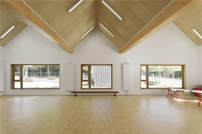 45°坡屋頂傳統(tǒng)特色木質(zhì)幼兒園教室裝修設(shè)計效果圖 45°坡屋頂傳統(tǒng)特色木質(zhì)幼兒園教室裝修設(shè)計效果圖