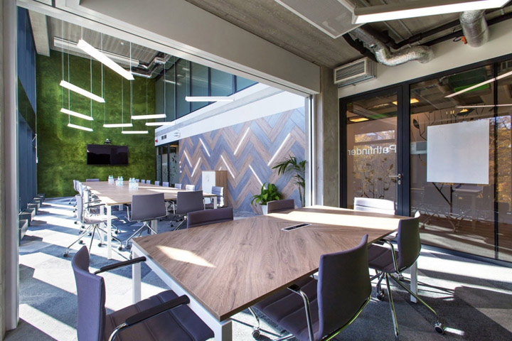 總部辦公室會(huì)議室裝修效果圖