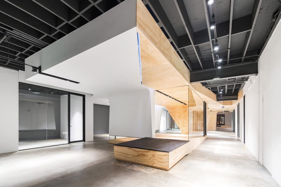 鄭州強烈空間對比辦公室裝修改造 鄭州強烈空間對比辦公室裝修改造