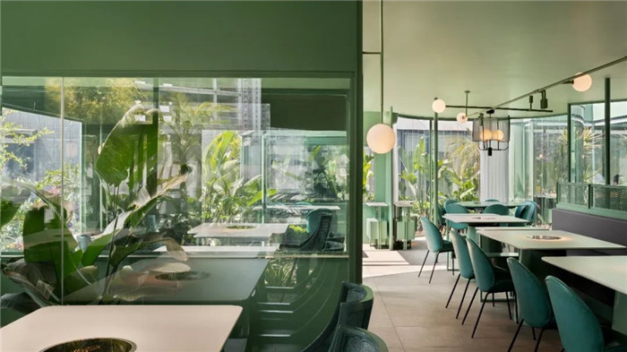 薄荷綠色系清新自然的特色火鍋店裝修設(shè)計實景圖