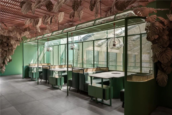 薄荷綠色系清新自然的特色火鍋店裝修設(shè)計實景圖