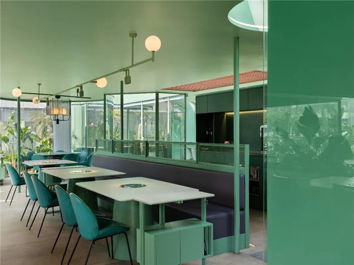 薄荷綠色系清新自然的特色火鍋店裝修設(shè)計實景圖