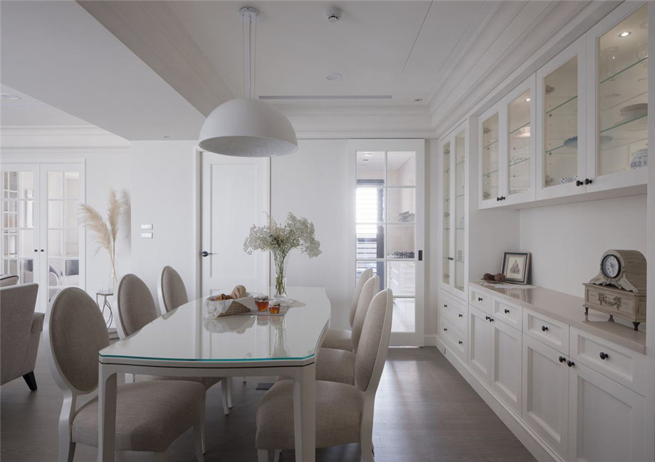 鄭州美式優(yōu)雅大平層客廳裝修設(shè)計(jì)實(shí)景圖 鄭州美式優(yōu)雅大平層客廳裝修設(shè)計(jì)實(shí)景圖