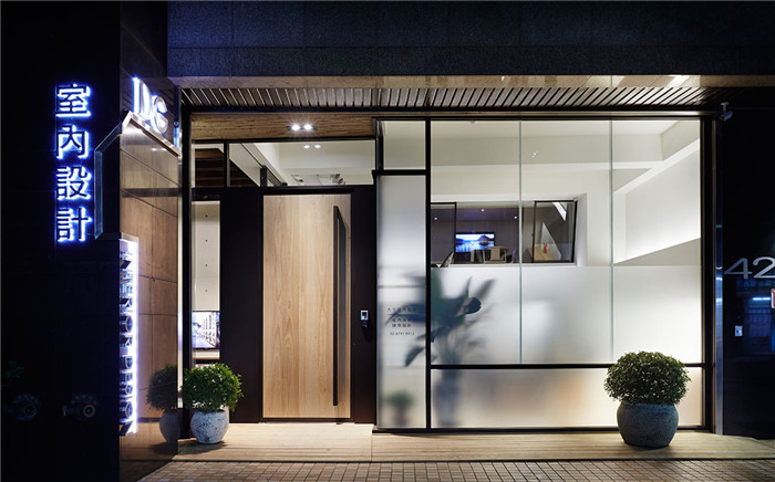 100平LOFT極簡(jiǎn)風(fēng)辦公室裝修改造設(shè)計(jì)案例 100平LOFT極簡(jiǎn)風(fēng)辦公室裝修改造設(shè)計(jì)案例