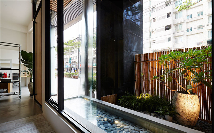 100平LOFT極簡(jiǎn)風(fēng)辦公室裝修改造室內(nèi)水景設(shè)計(jì)案例 100平LOFT極簡(jiǎn)風(fēng)辦公室裝修改造室內(nèi)水景設(shè)計(jì)案例