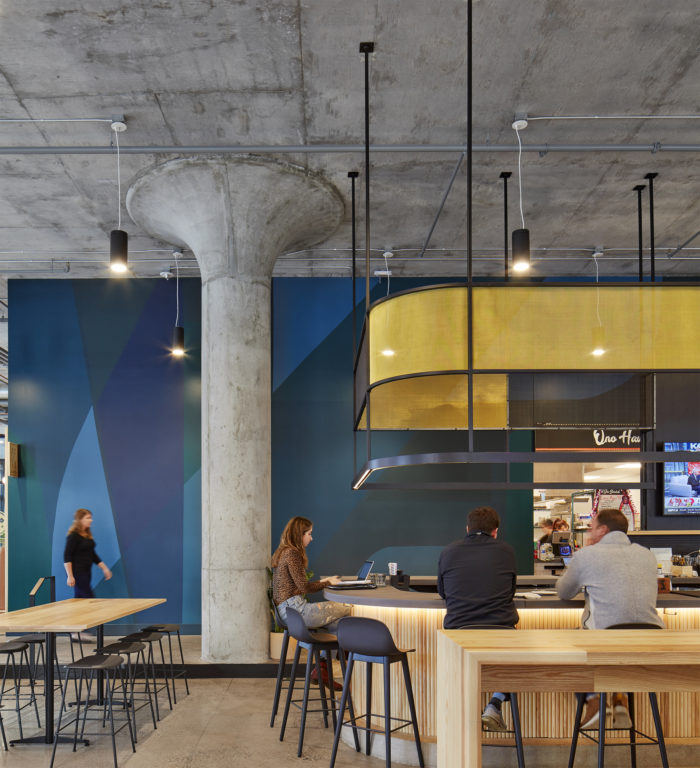 國(guó)外溫暖明亮的工業(yè)風(fēng)美食廣場(chǎng)裝修設(shè)計(jì)方案