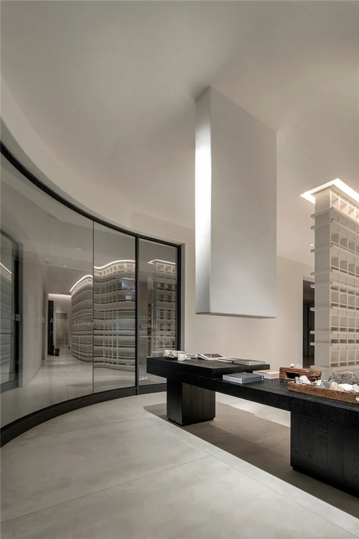 極致簡約風(fēng)意大利IMOLA石材展廳展示區(qū)裝修設(shè)計(jì)實(shí)景圖