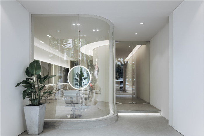 100平極簡(jiǎn)工業(yè)風(fēng)美發(fā)店入口裝修設(shè)計(jì)實(shí)景圖 100平極簡(jiǎn)工業(yè)風(fēng)美發(fā)店入口裝修設(shè)計(jì)實(shí)景圖