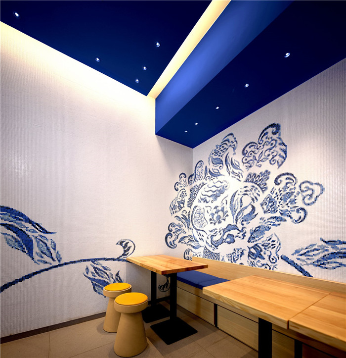 時尚新潮的西部馬華拉面館裝修設(shè)計案例實景圖 時尚新潮的西部馬華拉面館裝修設(shè)計案例實景圖