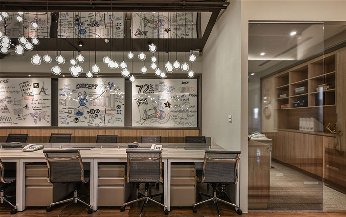 鄭州高端國際金融公司辦公室工位裝修實(shí)景圖 鄭州高端國際金融公司辦公室工位裝修實(shí)景圖