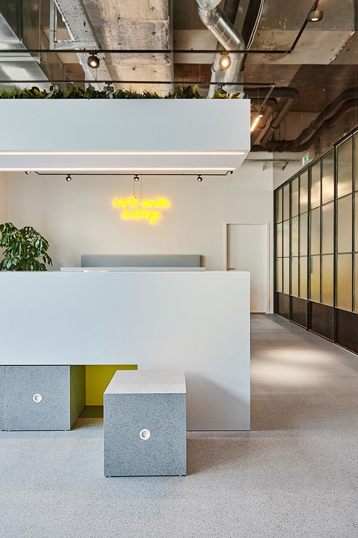 極簡LOFT風(fēng)年輕的軟件初創(chuàng)公司辦公室裝修設(shè)計(jì)圖