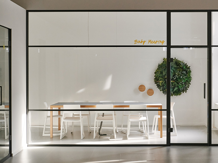 極簡LOFT風(fēng)年輕的軟件初創(chuàng)公司辦公室裝修設(shè)計(jì)圖