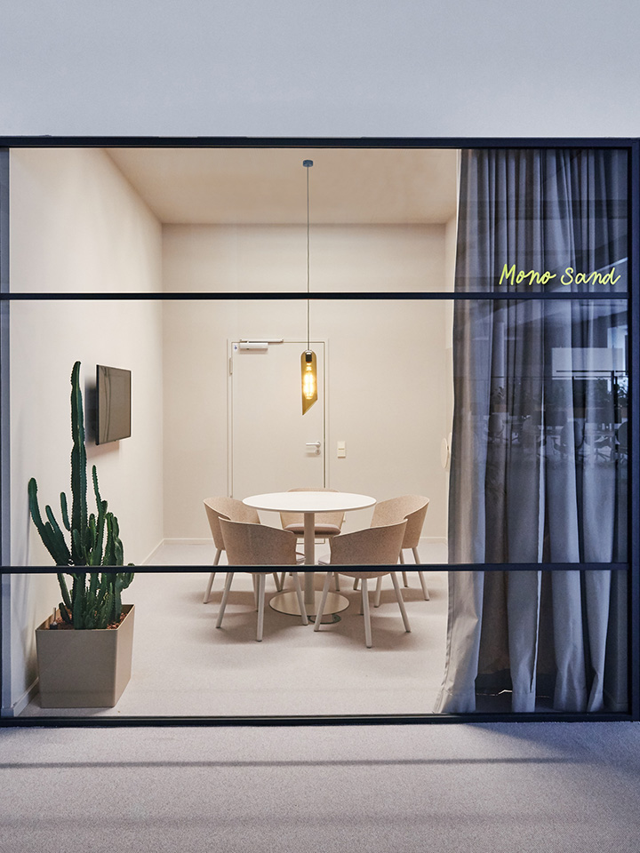 極簡LOFT風(fēng)年輕的軟件初創(chuàng)公司辦公室裝修設(shè)計(jì)圖