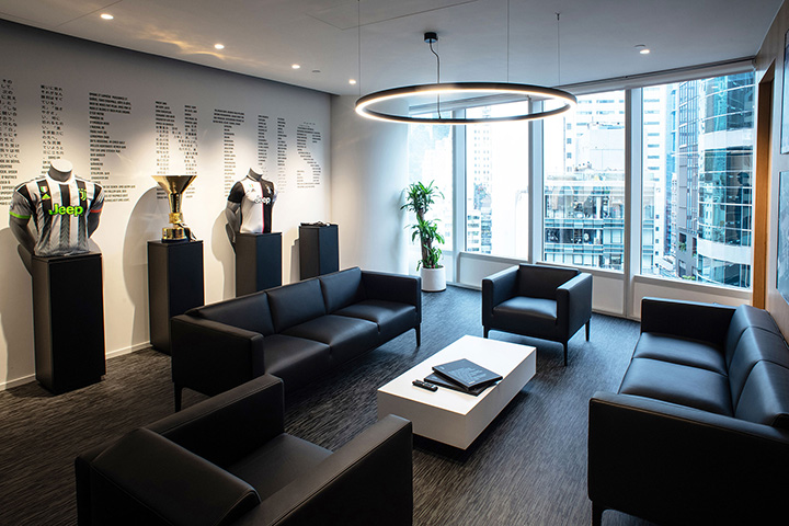 黑白也時尚 尤文圖斯足球俱樂部辦公室接待區(qū)裝修方案 黑白也時尚 尤文圖斯足球俱樂部辦公室接待區(qū)裝修方案
