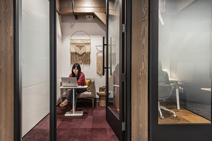 One Workplace家具公司總部辦公升級(jí)改造裝修方案 One Workplace家具公司總部辦公升級(jí)改造裝修方案