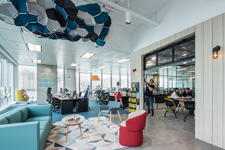 時尚多元化IT公司香港總部辦公室辦公區(qū)裝修設(shè)計方案 時尚多元化IT公司香港總部辦公室辦公區(qū)裝修設(shè)計方案