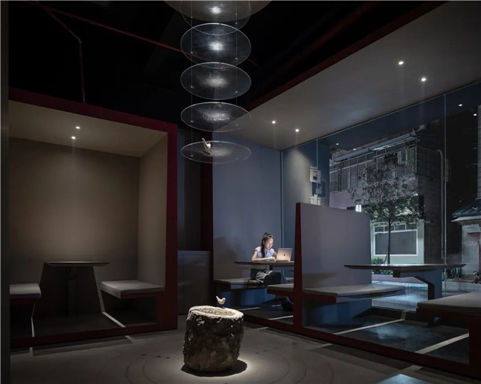 鄭州燒烤店裝修不走尋常路  文藝范燒烤店看起來！