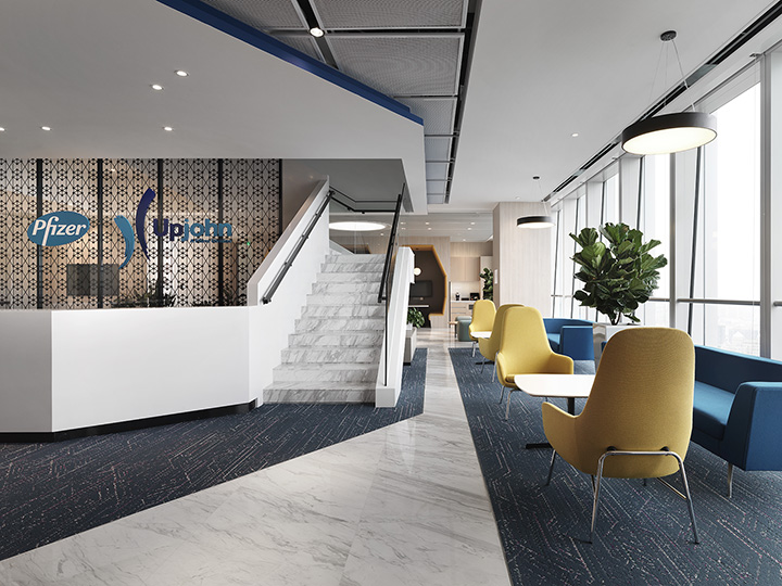 中西合璧混搭風(fēng)輝瑞醫(yī)藥集團(tuán)總部辦公室前臺(tái)裝修實(shí)景圖 中西合璧混搭風(fēng)輝瑞醫(yī)藥集團(tuán)總部辦公室前臺(tái)裝修實(shí)景圖