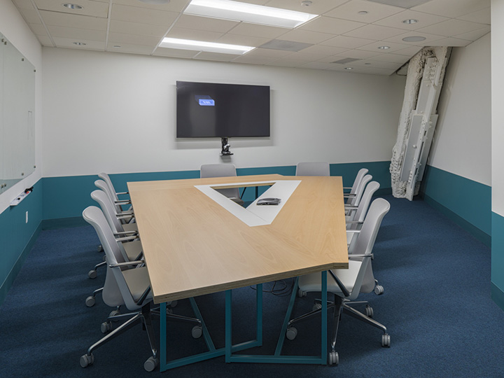 1200平時尚多彩醫(yī)療科技公司辦公室會議室裝修設(shè)計案例 1200平時尚多彩醫(yī)療科技公司辦公室會議室裝修設(shè)計案例