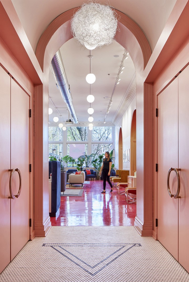 專為女性服務(wù)的8000平時尚聯(lián)合辦公裝修設(shè)計方案 專為女性服務(wù)的8000平時尚聯(lián)合辦公裝修設(shè)計方案