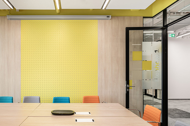 鄭州辦公室裝修玩轉(zhuǎn)色彩 涂料公司創(chuàng)意辦公室會(huì)議室裝修方案 鄭州辦公室裝修玩轉(zhuǎn)色彩 涂料公司創(chuàng)意辦公室會(huì)議室裝修方案