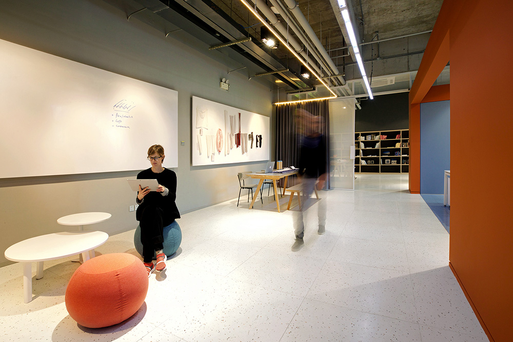 400平極簡工業(yè)風(fēng)圣東尼研究中心&辦公裝修設(shè)計(jì)方案 400平極簡工業(yè)風(fēng)圣東尼研究中心&辦公裝修設(shè)計(jì)方案