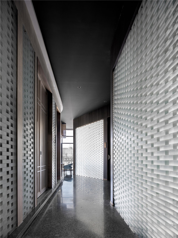 玻璃磚餐廳走廊設(shè)計(jì)圖-鄭州現(xiàn)代時(shí)尚中餐廳裝修設(shè)計(jì)案例