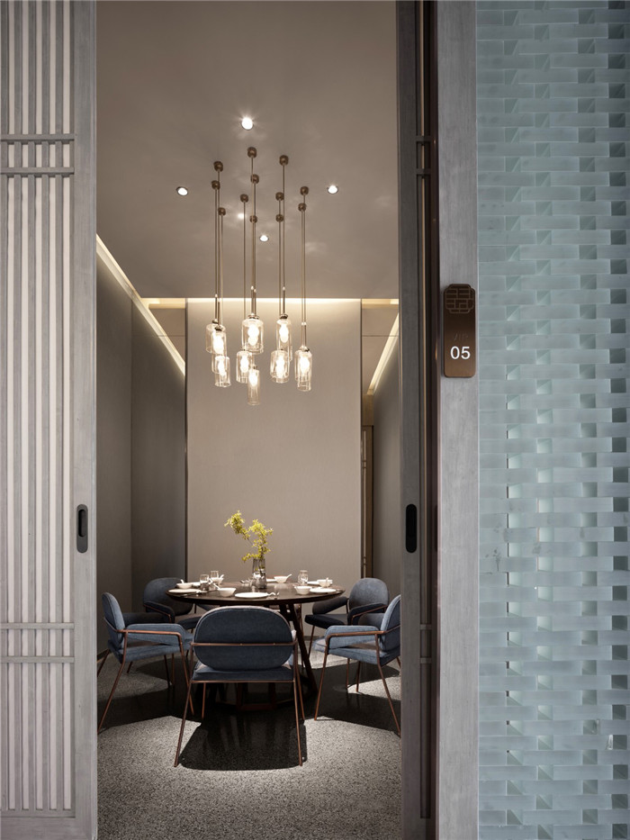 6人小型餐廳包廂設(shè)計(jì)-鄭州現(xiàn)代時(shí)尚中餐廳裝修設(shè)計(jì)案例